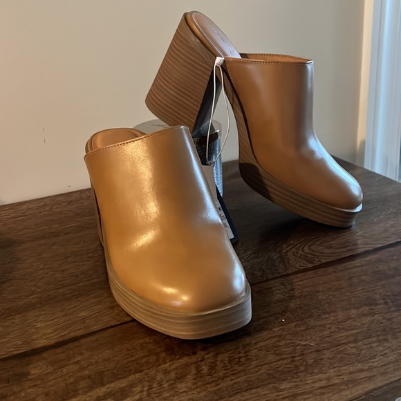 Universal Thread - tan - easy on 9.5 - Picture 3 of 9